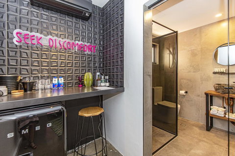 The Pink Hotel Coolangatta - Sunshine Coast Tourism 26