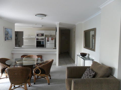 Grosvenor Beachfront Apartments Surfers Paradise - Sunshine Coast Tourism 5