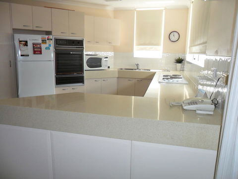 Grosvenor Beachfront Apartments Surfers Paradise - Sunshine Coast Tourism 15