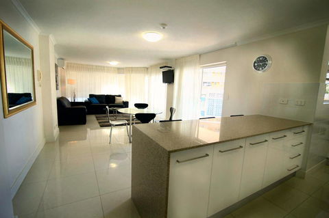 Grosvenor Beachfront Apartments Surfers Paradise - Sunshine Coast Tourism 3