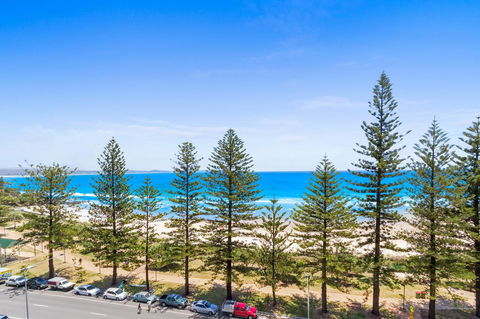 Columbia Beachfront Apartments On Rainbow Bay - Holiday Sunshine Coast 40