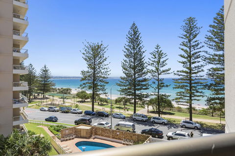 Columbia Beachfront Apartments On Rainbow Bay - Holiday Sunshine Coast 18