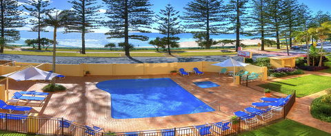 Columbia Beachfront Apartments On Rainbow Bay - Holiday Sunshine Coast 2