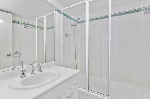 Columbia Beachfront Apartments On Rainbow Bay - Holiday Sunshine Coast 37