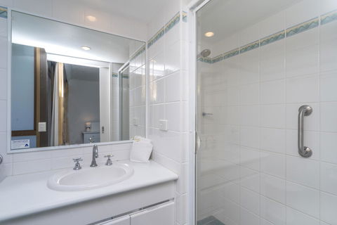 Columbia Beachfront Apartments On Rainbow Bay - Holiday Sunshine Coast 16