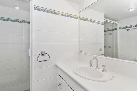 Columbia Beachfront Apartments On Rainbow Bay - Holiday Sunshine Coast 31
