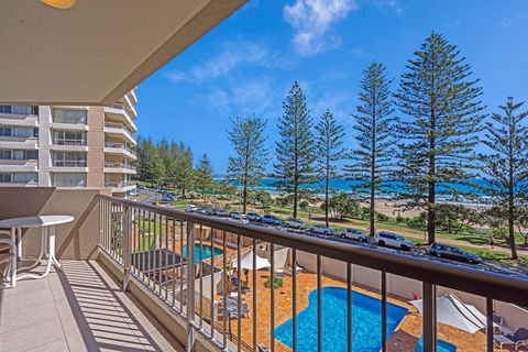 Columbia Beachfront Apartments On Rainbow Bay - Holiday Sunshine Coast 6