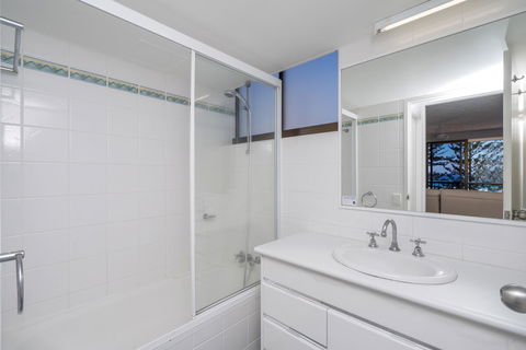 Columbia Beachfront Apartments On Rainbow Bay - Holiday Sunshine Coast 9
