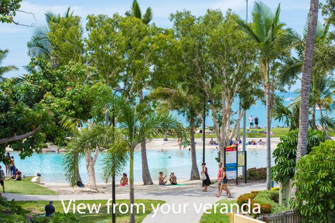 Montipora Unit 3 - In The Heart Of Airlie, Wi-fi And Netflix - Sunshine Coast Tourism 0