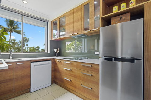 Montipora Unit 3 - In The Heart Of Airlie, Wi-fi And Netflix - Sunshine Coast Tourism 5