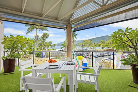 Montipora Unit 3 - In The Heart Of Airlie, Wi-fi And Netflix - Sunshine Coast Tourism 10