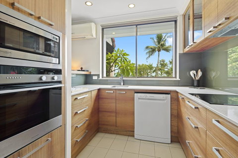 Montipora Unit 3 - In The Heart Of Airlie, Wi-fi And Netflix - Sunshine Coast Tourism 4