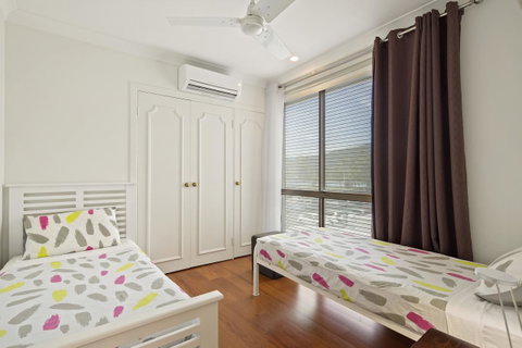 Montipora Unit 3 - In The Heart Of Airlie, Wi-fi And Netflix - Sunshine Coast Tourism 7