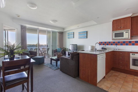 Crystal Bay On The Broadwater - Sunshine Coast Tourism 33