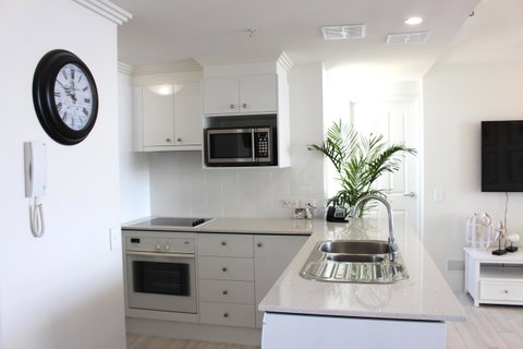 Crystal Bay On The Broadwater - Sunshine Coast Tourism 12