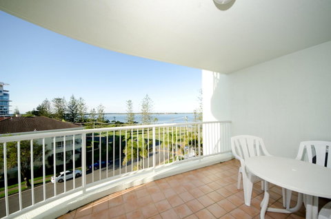 Crystal Bay On The Broadwater - Sunshine Coast Tourism 34