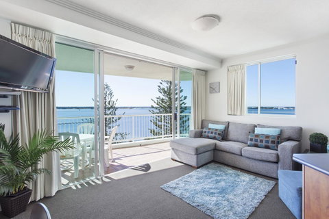 Crystal Bay On The Broadwater - Sunshine Coast Tourism 17