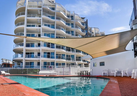 Regency On The Beach - Holiday Sunshine Coast 2