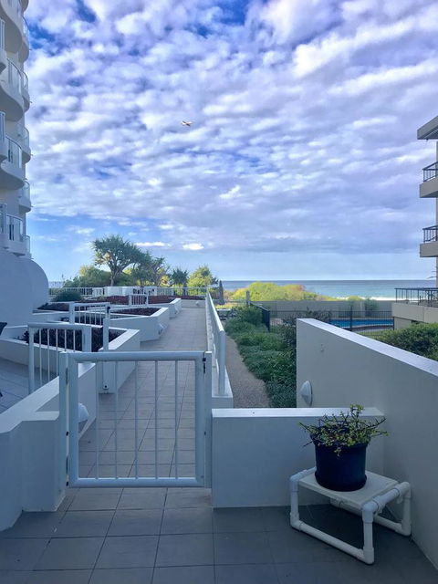 Regency On The Beach - Holiday Sunshine Coast 8