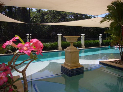 Mandalay Luxury Beachfront Apartments - Sunshine Coast Tourism 12