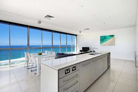 ULTIQA Air On Broadbeach - Sunshine Coast Tourism 1