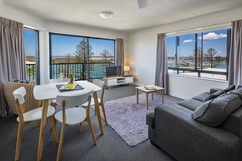 Belaire Place Motel Apartments - Sunshine Coast Tourism 8
