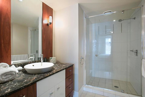 Towers Of Chevron - Private Apartment - Sunshine Coast Tourism 4
