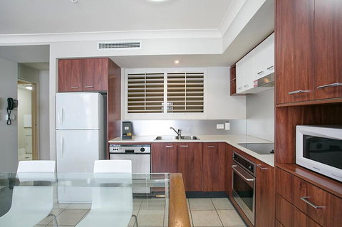 Towers Of Chevron - Private Apartment - Sunshine Coast Tourism 3