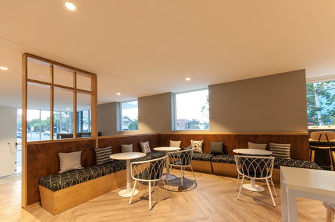 Woodroffe Hotel - Holiday Sunshine Coast 25