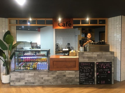 Woodroffe Hotel - Holiday Sunshine Coast 3