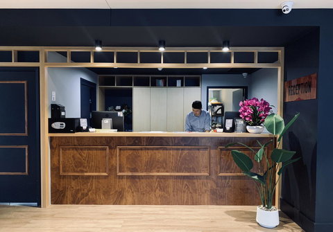 Woodroffe Hotel - Holiday Sunshine Coast 2