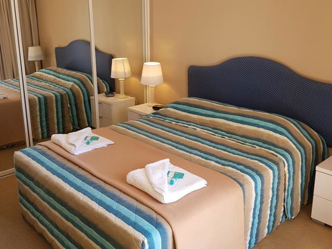Surfers Beach Resort One - Sunshine Coast Tourism 24