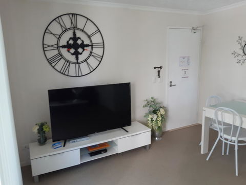 Surfers Beach Resort One - Sunshine Coast Tourism 4