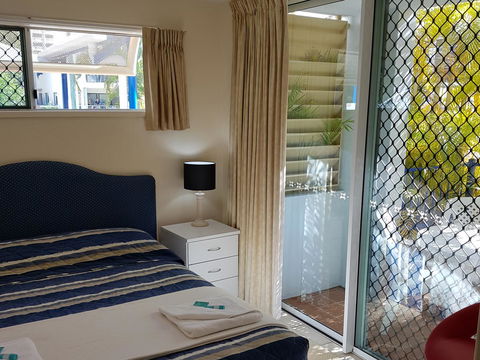 Surfers Beach Resort One - Sunshine Coast Tourism 15