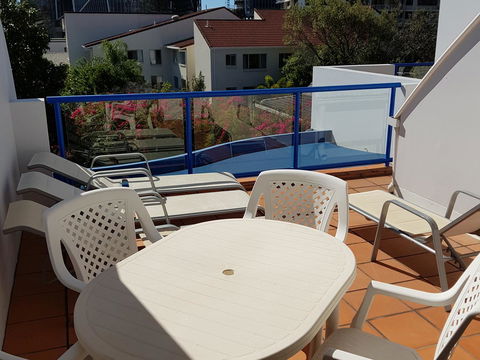 Surfers Beach Resort One - Sunshine Coast Tourism 21