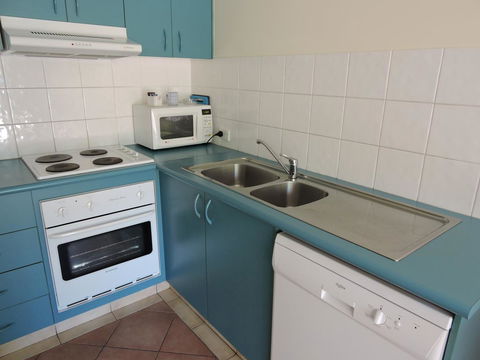 Surfers Beach Resort One - Sunshine Coast Tourism 43