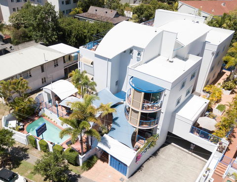 Surfers Beach Resort One - Sunshine Coast Tourism 1