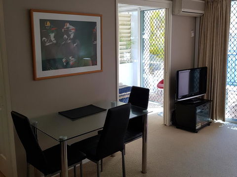 Surfers Beach Resort One - Sunshine Coast Tourism 19