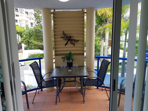 Surfers Beach Resort One - Sunshine Coast Tourism 5