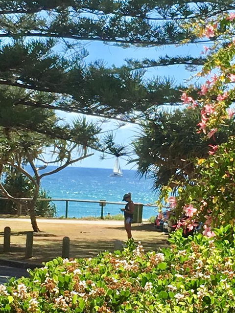 Oceania On Burleigh Beach - Holiday Sunshine Coast 25