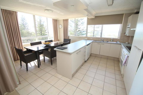 Oceania On Burleigh Beach - Holiday Sunshine Coast 5