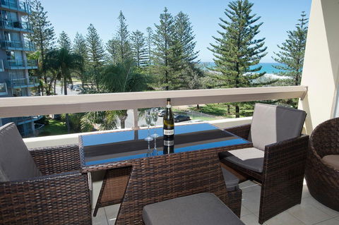 Oceania On Burleigh Beach - Holiday Sunshine Coast 1