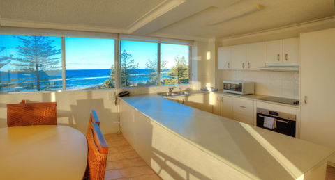 Oceania On Burleigh Beach - Holiday Sunshine Coast 3