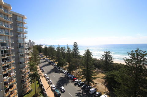 Oceania On Burleigh Beach - Holiday Sunshine Coast 24