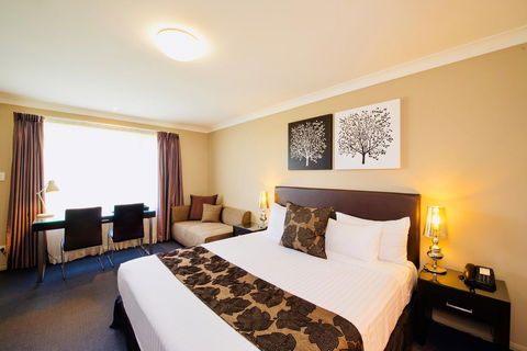 Ambassador On Ruthven - Holiday Sunshine Coast 0