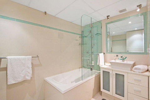 Surfers International Apartments - Sunshine Coast Tourism 38
