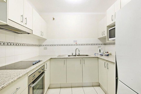 Surfers International Apartments - Sunshine Coast Tourism 35