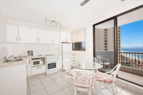 Surfers International Apartments - Sunshine Coast Tourism 21
