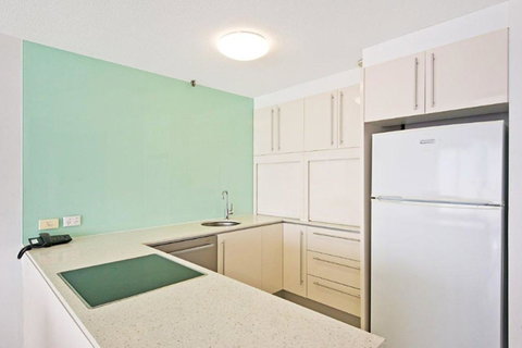 Surfers International Apartments - Sunshine Coast Tourism 22