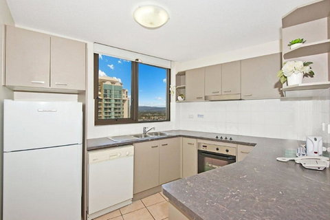 Surfers International Apartments - Sunshine Coast Tourism 40